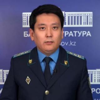 О мерах по противодействию наркобизнесу    Во исполнение поручений Главы государства Генеральной прокуратурой совместно с правоохранительными и специальными органами принимается комплекс мер по противодействиюнаркомании и наркоторговле, что способствовало активизации работы в данном направлении и увеличению масштабов выявления таких преступлений. 6 августа 2025 года в Генеральной прокуратуре состоялось межведомственное совещание по вопросам противодействия наркобизнесу. В совещании приняли участие руководители следственных и оперативных подразделений Комитета национальной безопасности, Агентства по финансовому мониторингу и Министерства внутренних дел. Обсуждены результаты исполнения решений Координационного совета по обеспечению законности, правопорядка и борьбы с преступностью, выработаны дополнительные меры по профилактике наркомании и борьбы с наркобизнесом. В рамках реализации принципа «Закон и Порядок» органами уголовного преследования усилена работа по пресечению преступлений, связанных с незаконным оборотом наркотиков. Введены новые оценки эффективности работы правоохранительных и специальных органов в этой сфере. Акцент в их деятельности направлен на выявление и пресечение всей цепочки организации наркобизнеса. В результате принятых мер за 7 месяцев 2025 года выявление фактов сбыта наркотических средств возросло на 16% (с 1 407 до 1 637). Вовлечение активной гражданской позиции общества позволило уничтожить более 35 тысяч граффити с рекламой наркотиков, по горячим следам задержано 22 наркорекламщика. Пресечена деятельность 14 преступных групп,занимающихся сбытом наркотиков, из которых 2 транснациональные. Изъято более 14 тонн наркотических средств и ликвидирована 21 нарколаборатория по производству синтетических наркотиков. К примеру, в мае т.г. в селе Нура Алматинскойобласти ликвидирована подпольная нарколаборатория, изъято 8 тонн прекурсоров и свыше 100 килограмм наркотиков, готовых для потребления. В Павлодаре прокурорами установленаквартира с повышенным энергопотреблением, в которой местный житель выращивал растение «каннабис» и распространял его через интернет. ⤵️⤵️⤵️